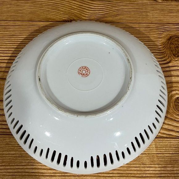 Japanese White Porcelain Floral Dish With Gold Trim - Picture 4 of 7